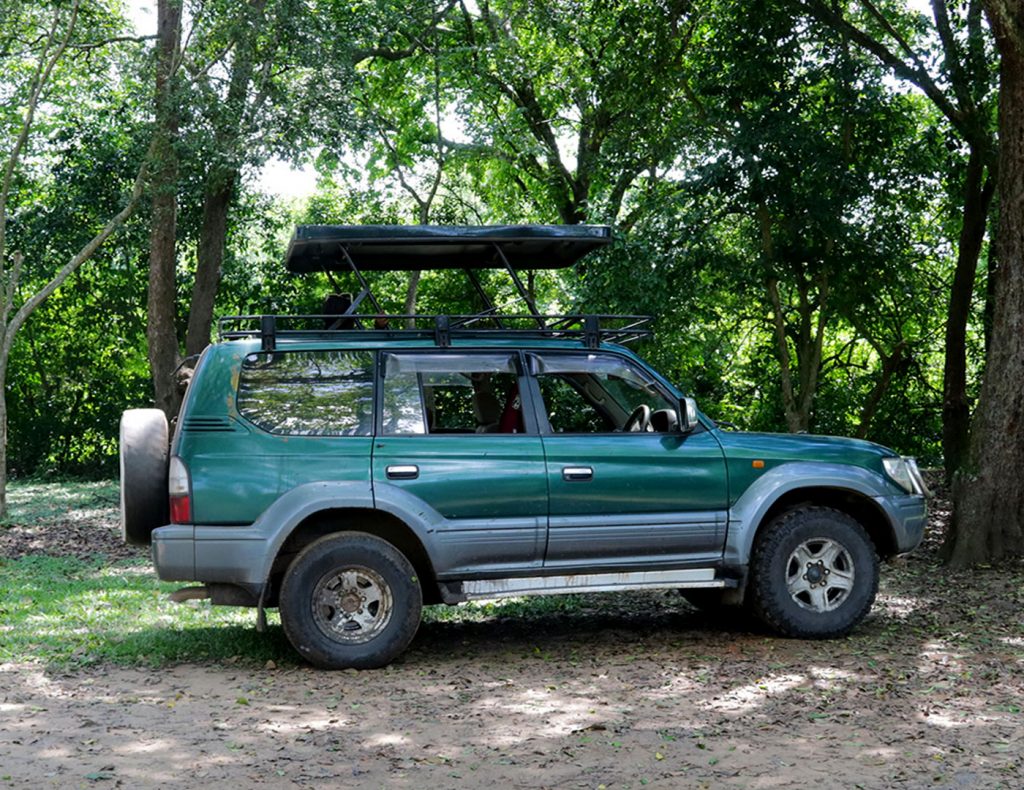 toyota-land-cruiser-tx-with-pop-up-roof-car-rental-in-rwanda